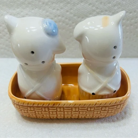 Vintage Pigs in basket salt & pepper shakers. - Picture 2 of 8